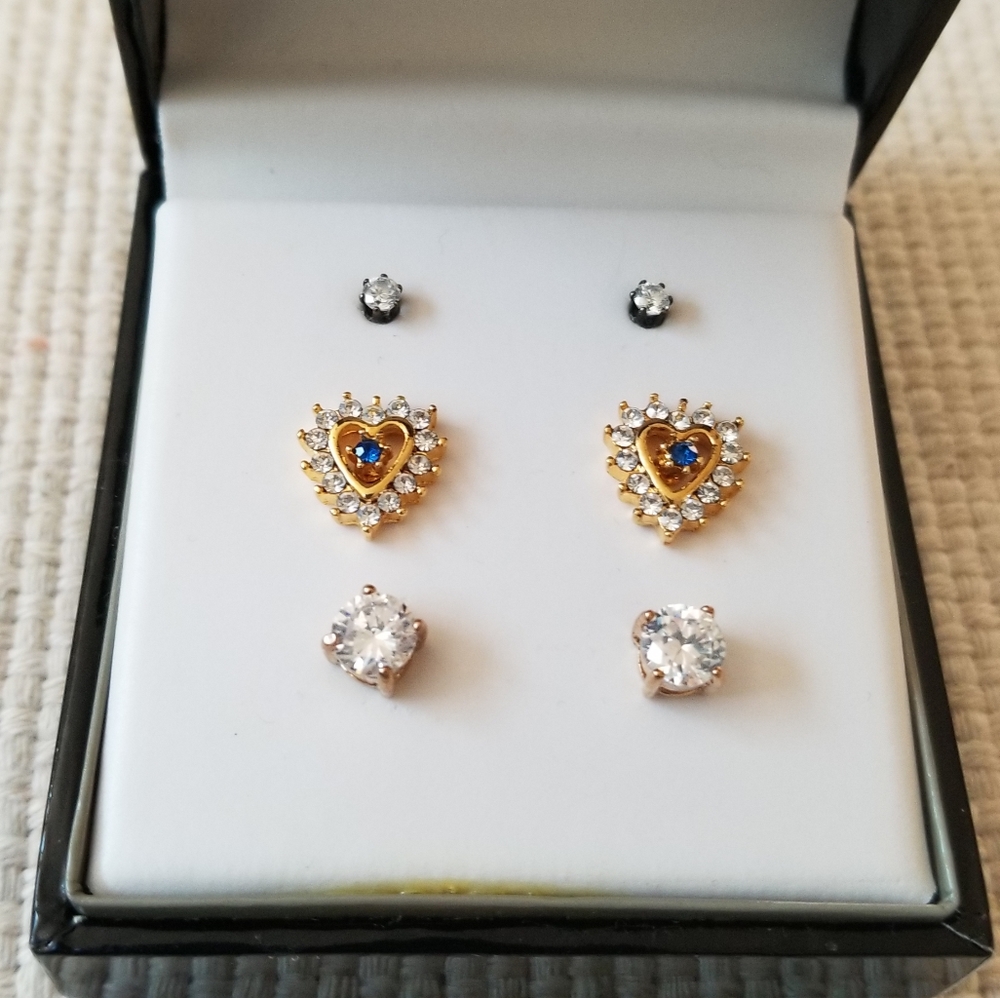 CBC Jewel box - set of 3 ear diamond earrings. - Picture 2 of 5